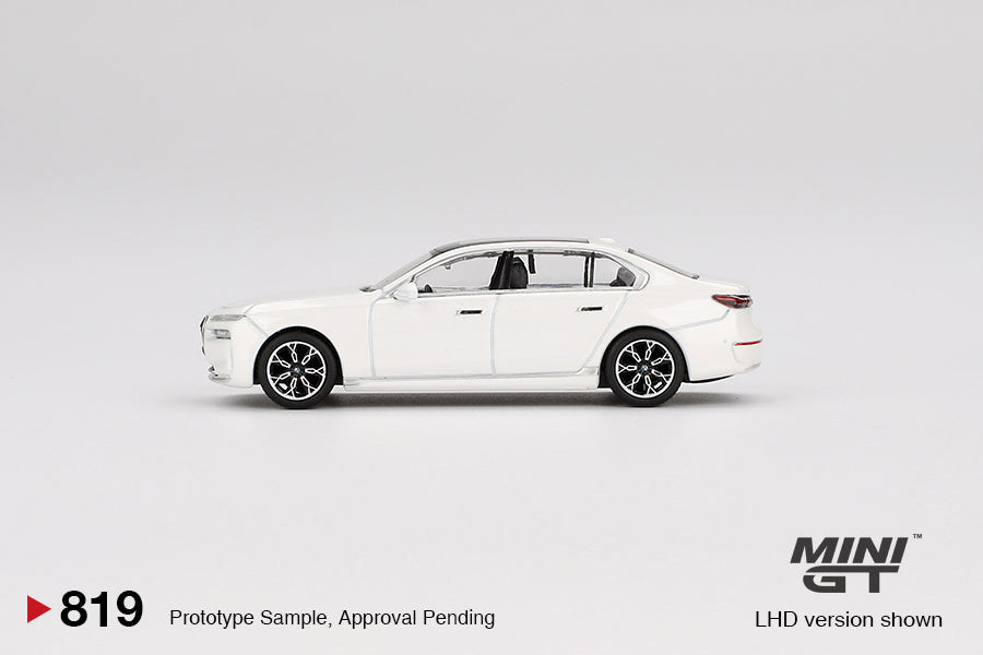 BMW i7 xDrive60 Mineral White