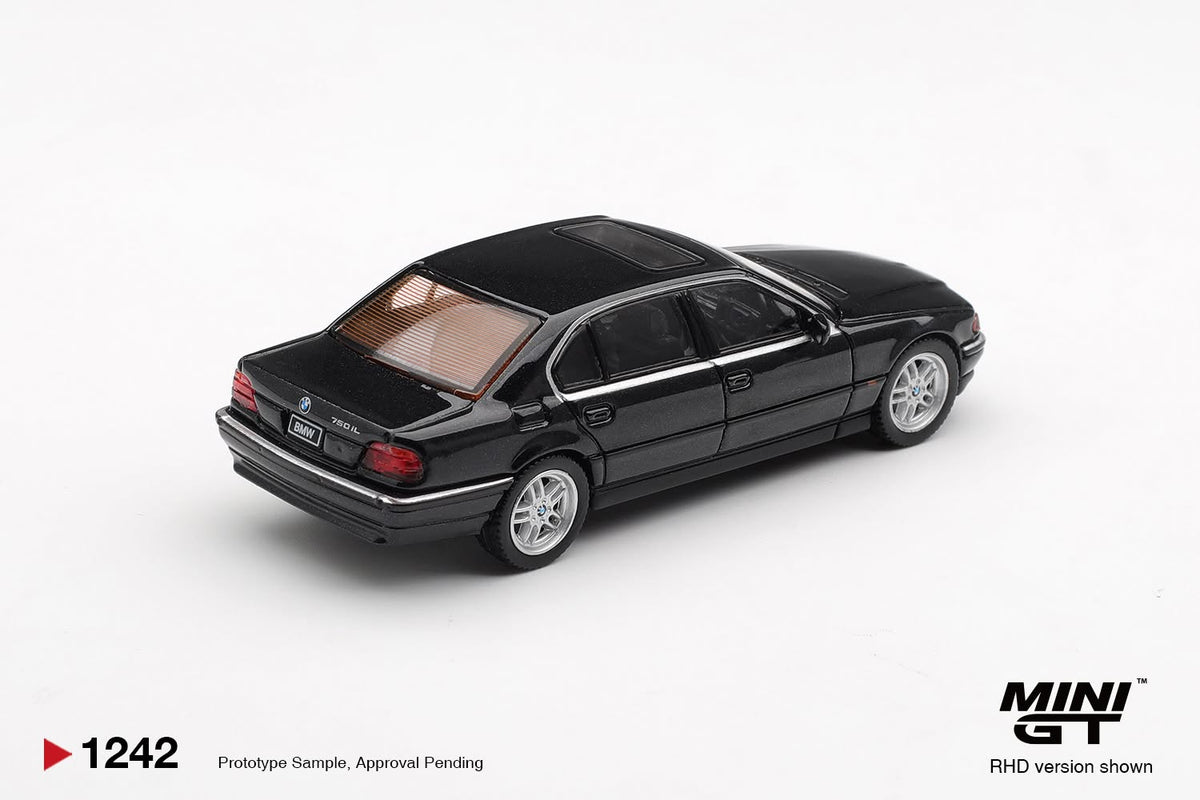 1999 BMW 750iL (E38), Black Sapphire