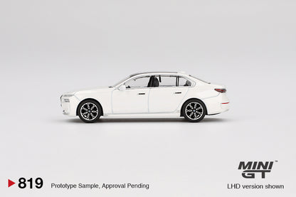 BMW i7 xDrive60 Mineral White