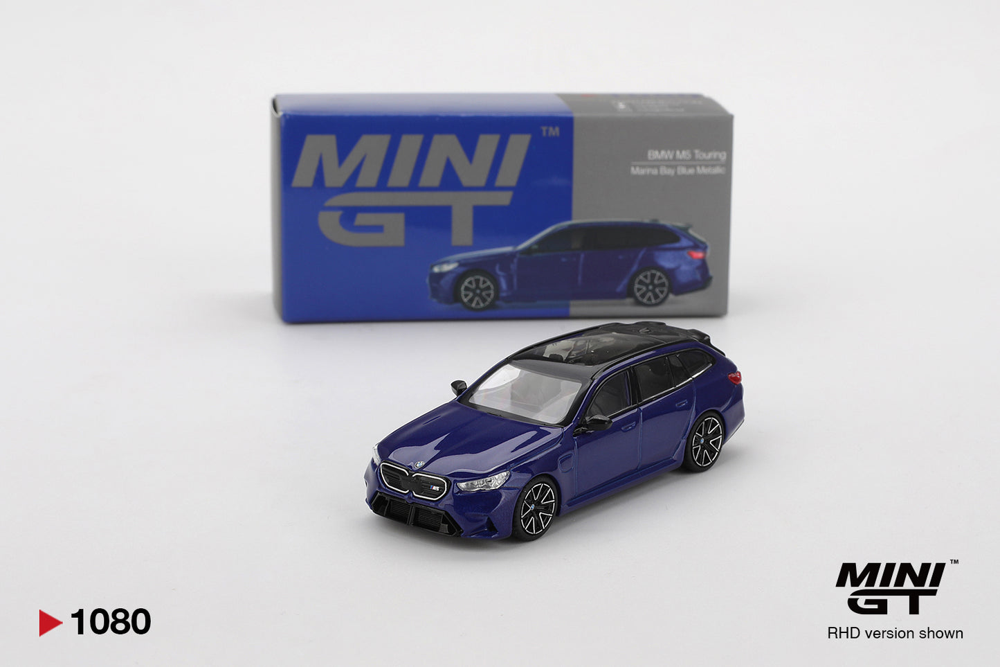 BMW M5 Touring Marina Bay Blue Metallic